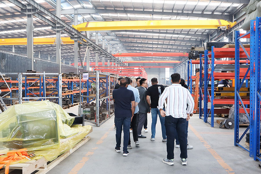 Industrial wireless remote control customers come to visit the factory-Henan Nomi